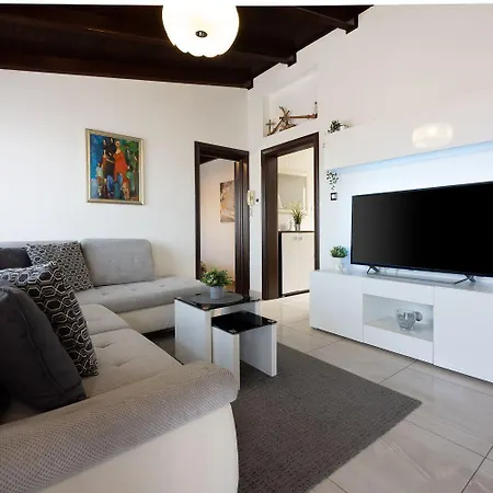 Modernes In Traumlage Nur 70 Meter Zum Mit Parkplatz, Meerblick, Hundefreundlich Selce