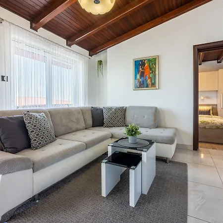 Modernes In Traumlage Nur 70 Meter Zum Mit Parkplatz, Meerblick, Hundefreundlich *