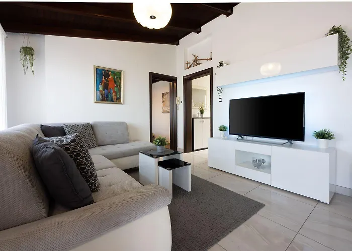 Modernes In Traumlage Nur 70 Meter Zum Mit Parkplatz, Meerblick, Hundefreundlich Selce