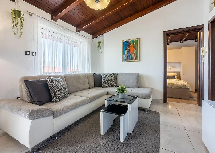 Modernes In Traumlage Nur 70 Meter Zum Mit Parkplatz, Meerblick, Hundefreundlich *