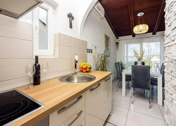 Modernes In Traumlage Nur 70 Meter Zum Mit Parkplatz, Meerblick, Hundefreundlich * Selce