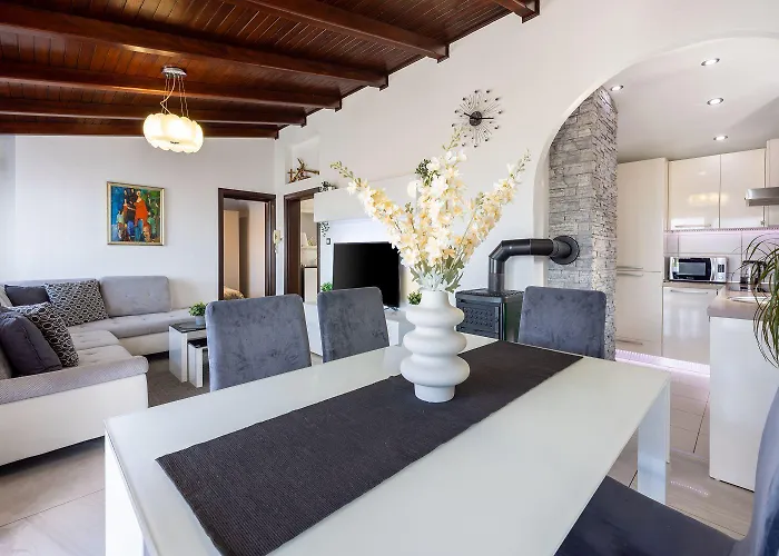 Modernes In Traumlage Nur 70 Meter Zum Mit Parkplatz, Meerblick, Hundefreundlich Selce